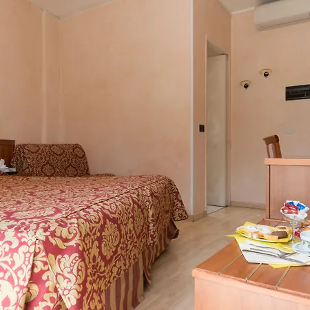 Coccodrillo & Hotel 3*