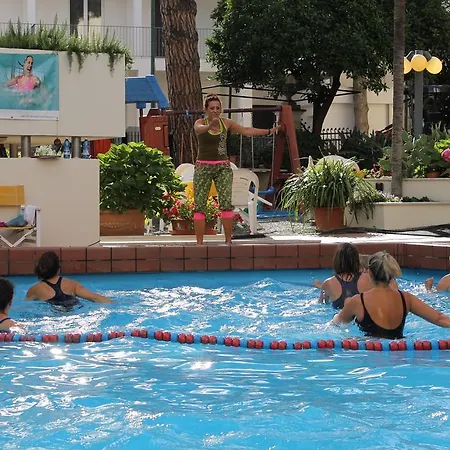 Hotel Coccodrillo & 3*