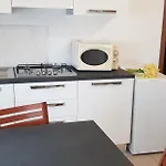 Coccodrillo & מלון ואראצה
