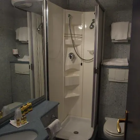 Coccodrillo & 3* ヴァラッツェ