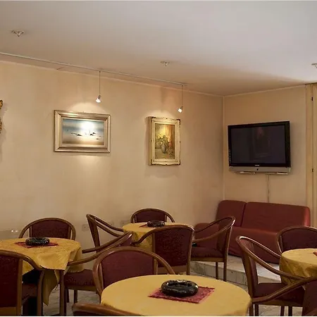 Coccodrillo & Hotel 3*
