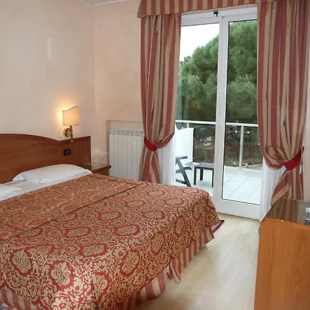 Coccodrillo & 3* ヴァラッツェ