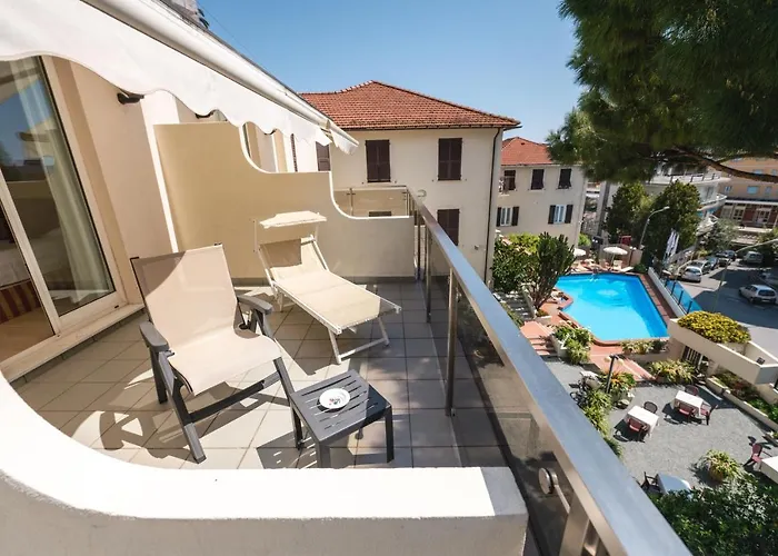 Coccodrillo & 3* Varazze